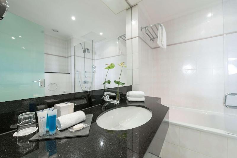 Standard Double Room image 3