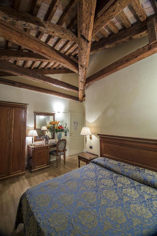 Deluxe Double Room with Canal View image 1