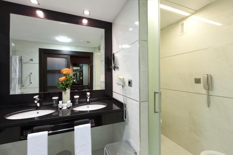 Double Room with Parking image 3