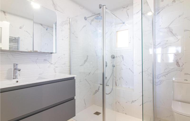 Awesome Apartment In Santa Pola With Wifi - image 25