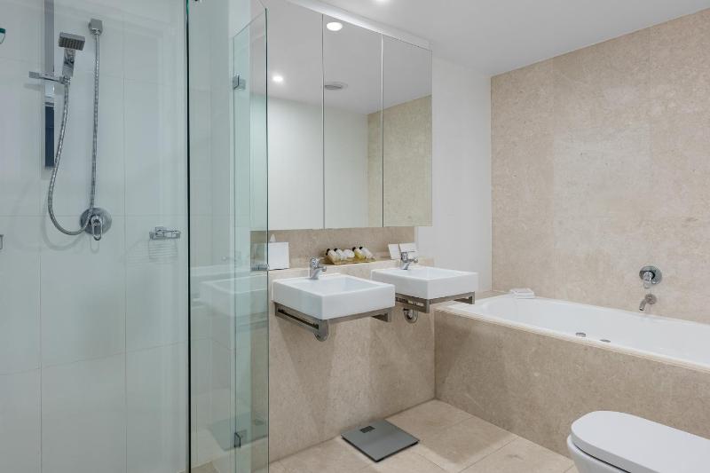 Three-Bedroom Summit Penthouse image 4