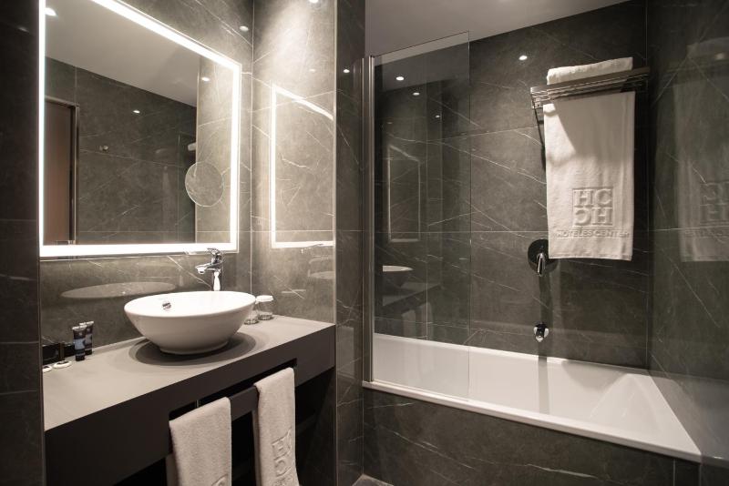 Double or Twin Room image 3