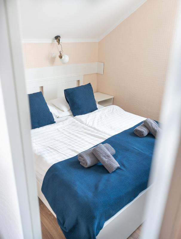 Small Twin Room image 1