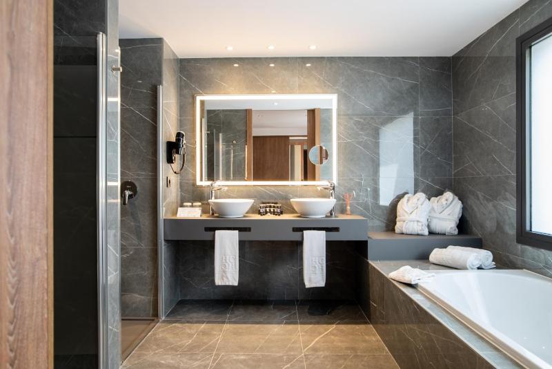 Junior Suite (2 Adults) image 3