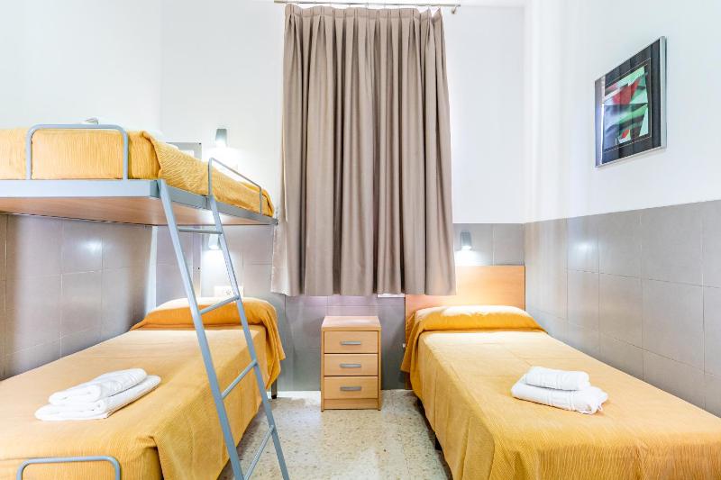 Albergue Inturjoven Malaga - image 6