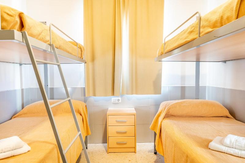 Quadruple Room with Bathroom image 2