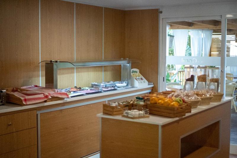 Coral beach house & food - image 13