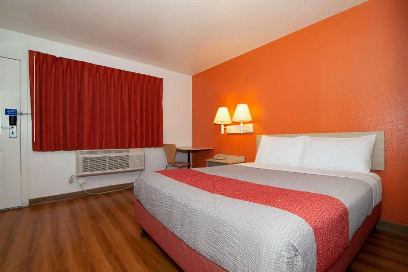 Motel 6-Palm Springs CA - East - Palm Canyon - image 20