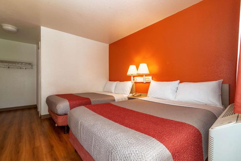 Motel 6-Palm Springs CA - East - Palm Canyon - image 32