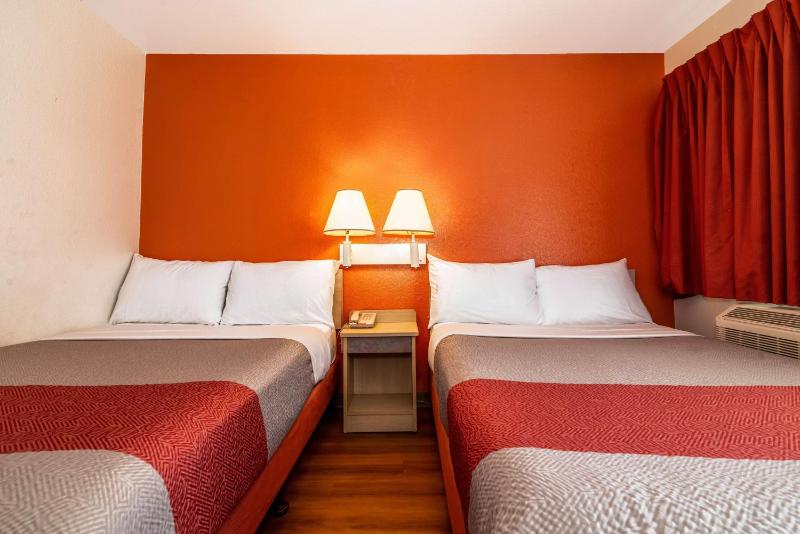 Motel 6-Palm Springs CA - East - Palm Canyon - image 33