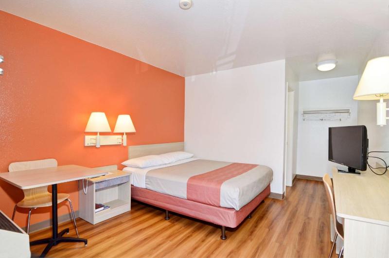 Double Room - Disability Access - Roll In Shower image 1