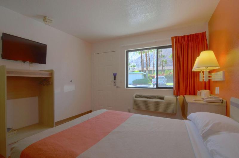 Motel 6-Palm Springs CA - East - Palm Canyon - image 46