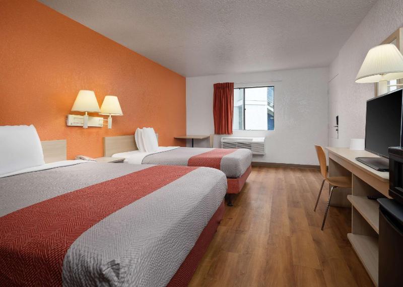 Premium Quadruple Room image 4