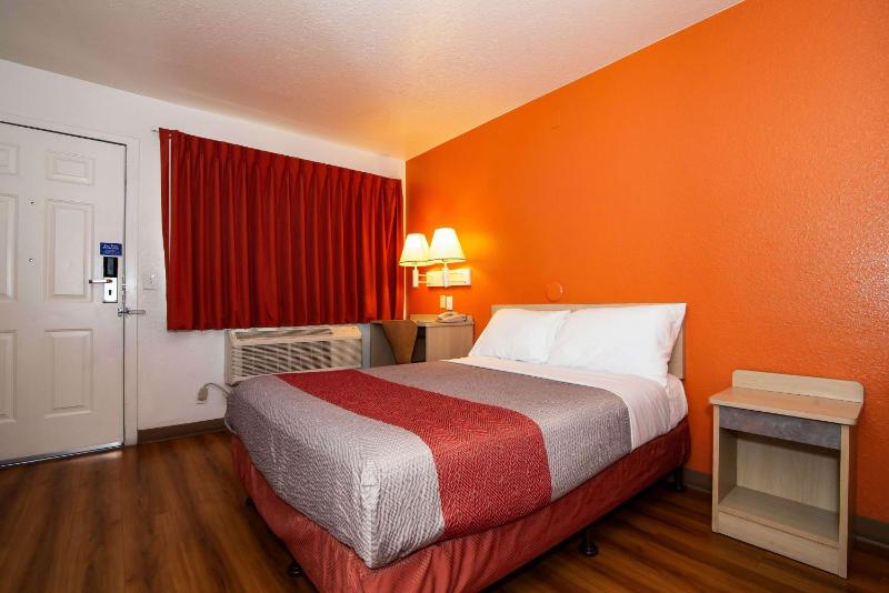Motel 6-Palm Springs CA - East - Palm Canyon - image 37