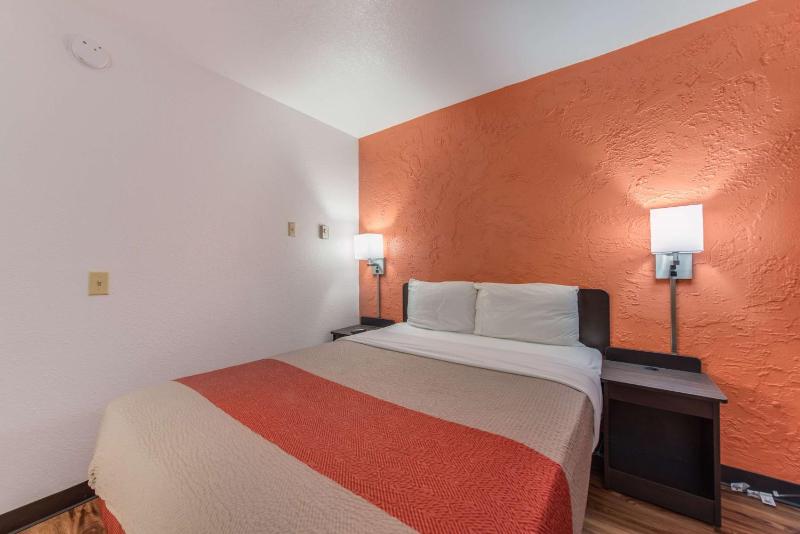 Double Room - Non-Smoking  image 3