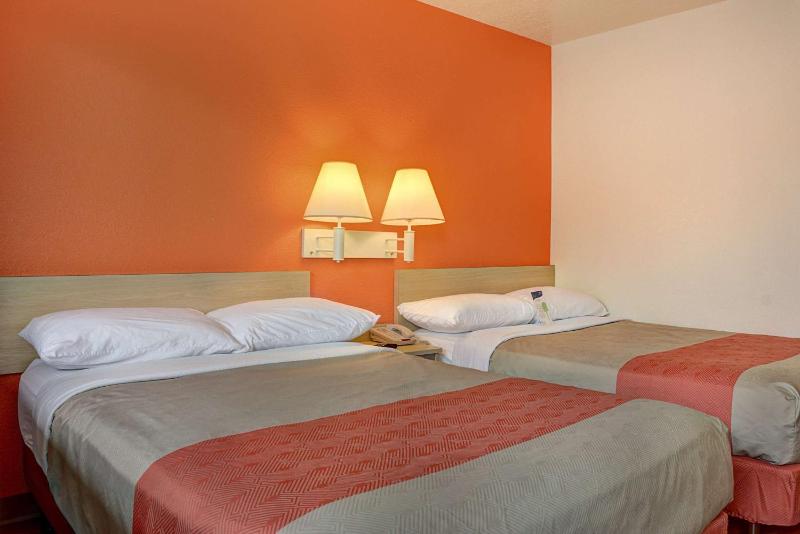 Motel 6-Portland OR - Central - image 41