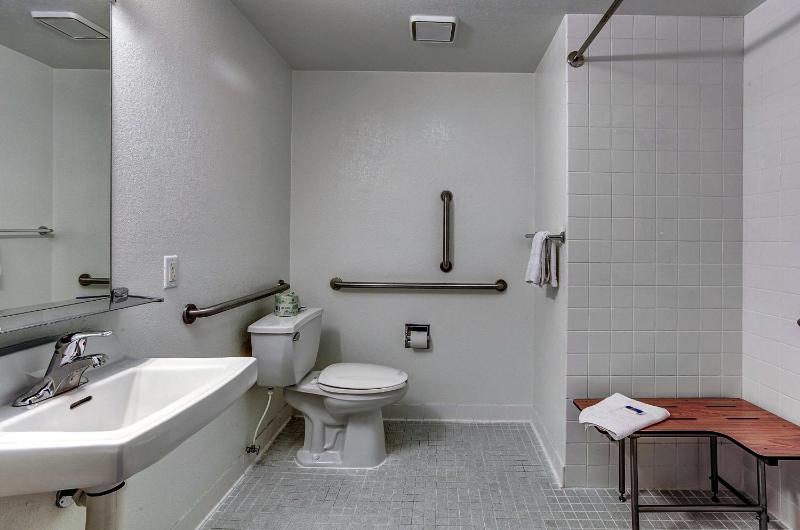 Queen Room with Two Queen Beds - Disability Access image 1