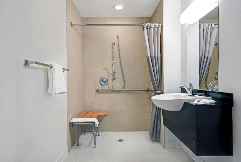 Double Room - Disability Access image 4