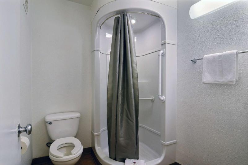 Deluxe Quadruple Room image 4