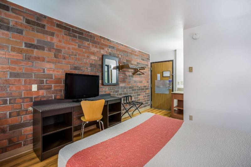 Double Room - Non-Smoking  image 2