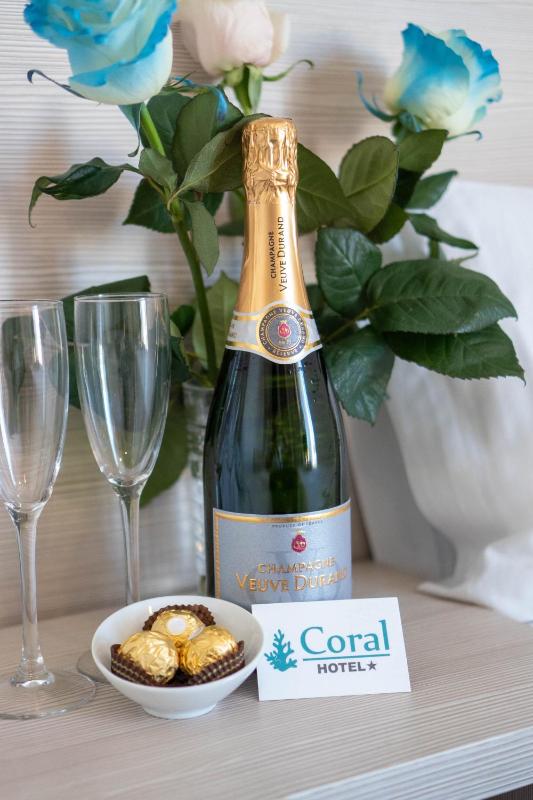 Coral beach house & food - image 16