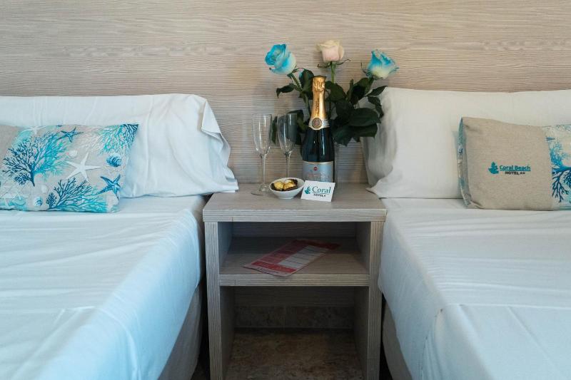 Coral beach house & food - image 2