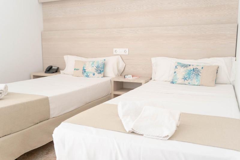 Coral beach house & food - image 12