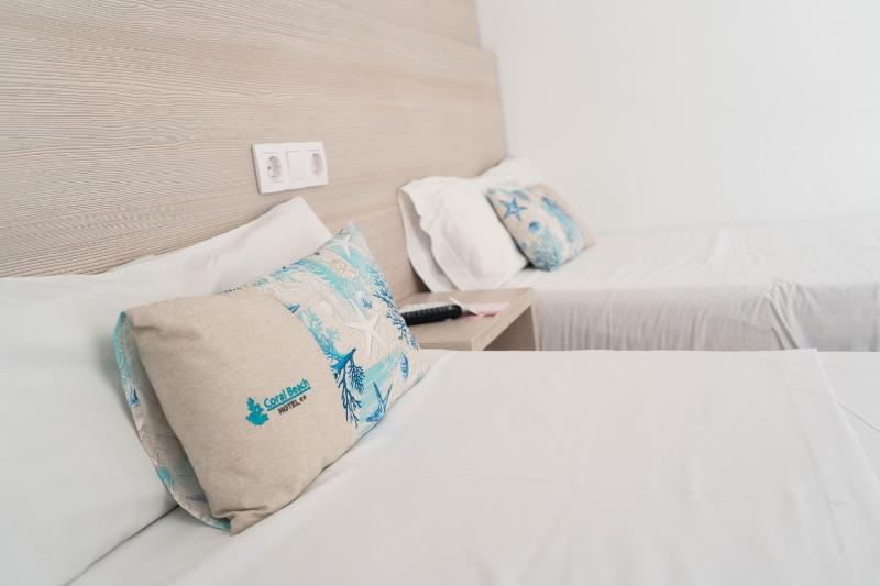 Coral beach house & food - image 7