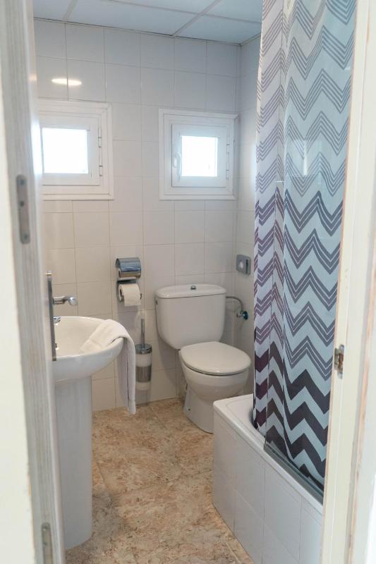 Coral beach house & food - image 6