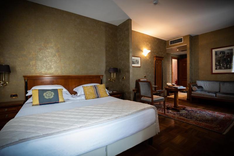 Junior Suite image 2