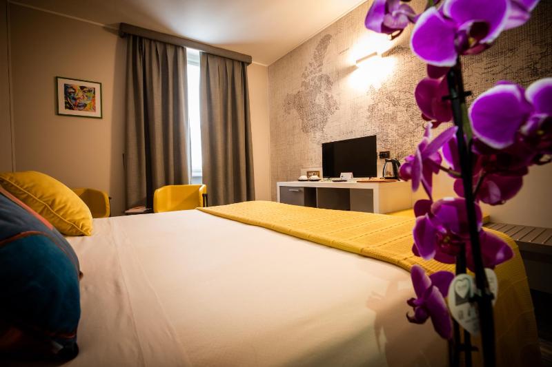Deluxe Room image 2
