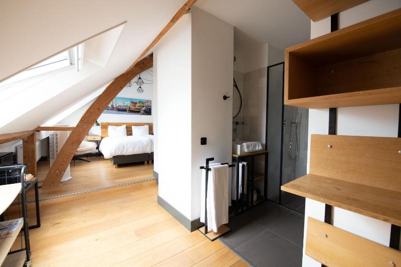 Superior Double or Twin Room image 4