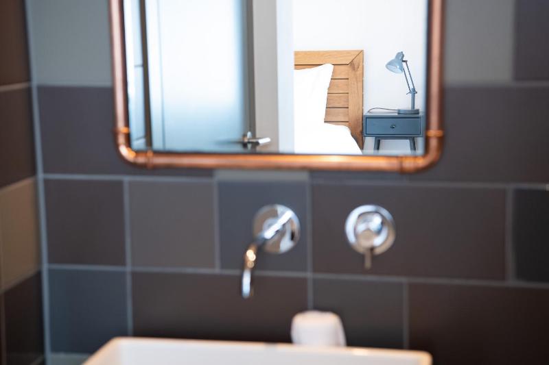 Large Double or Twin Room image 3