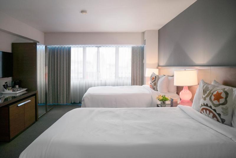 Deluxe Double Room image 3