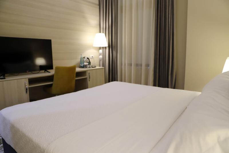 Deluxe Single Room image 3