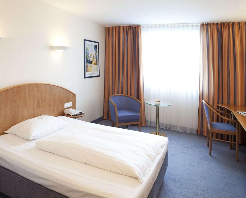 Standard Single Room image 3