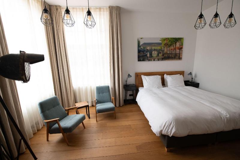 Large Double or Twin Room image 1