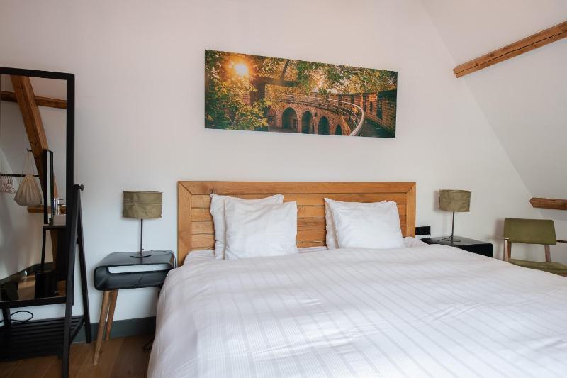 Superior Deluxe Double or Twin Room  image 4