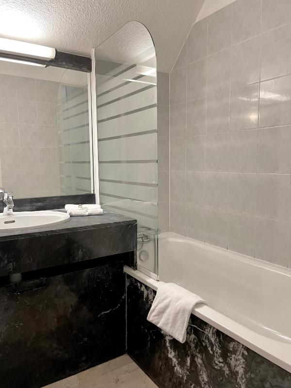 One-Bedroom Apartment image 3