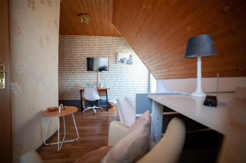 Small Single Room image 3