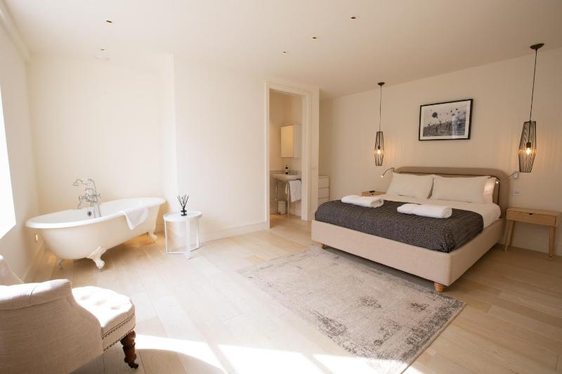 Apartment - Ground Floor image 4