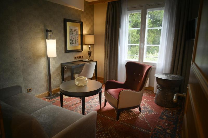 Deluxe Room image 3