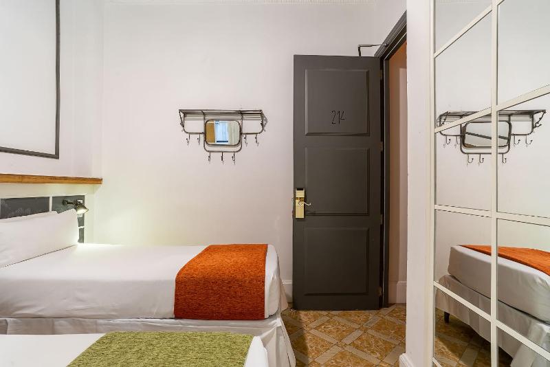 Indoor Twin Room image 3