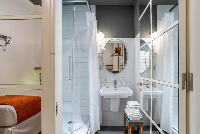 Indoor Twin Room image 1