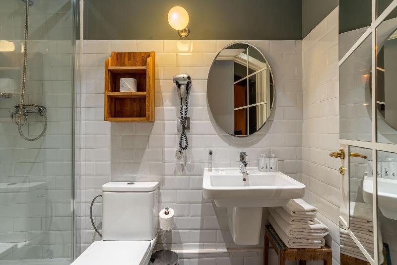 Indoor Double Room image 4
