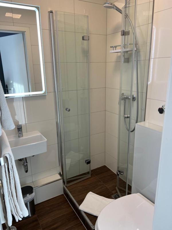 Small Single Room image 3