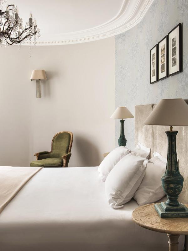 Deluxe Double Room image 4