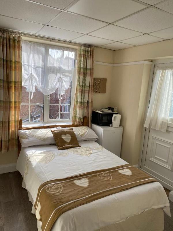 Double Room with Balcony image 1