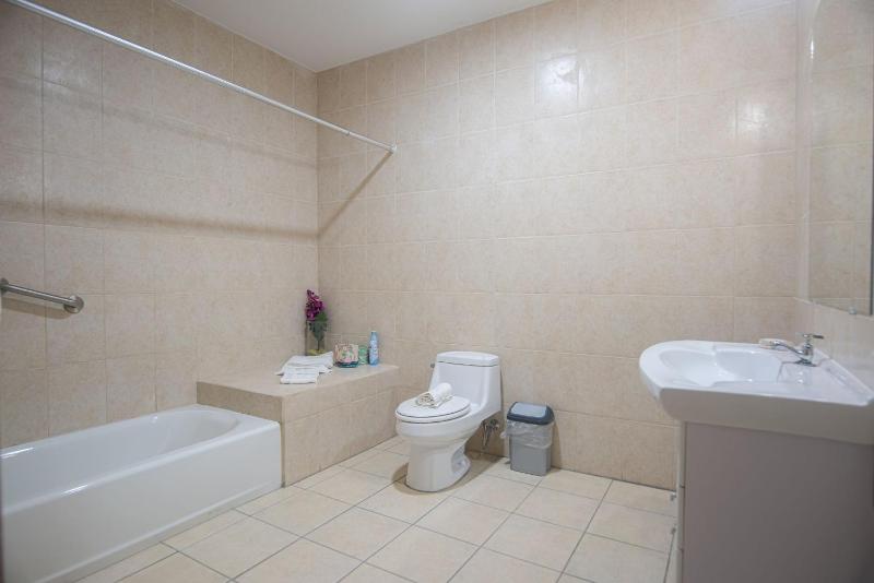 Bay Harbor Luxury 1 bedroom apartments - image 33