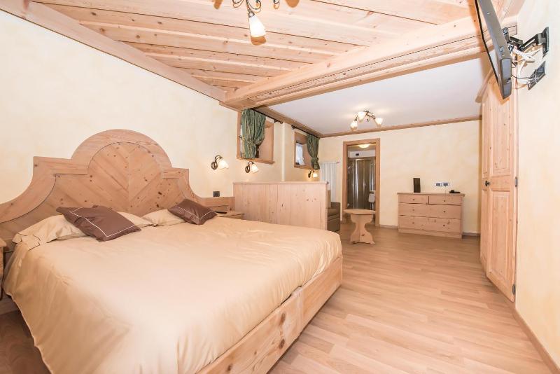 Quadruple Room image 4